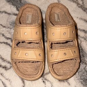 CROCS fuzzy slides